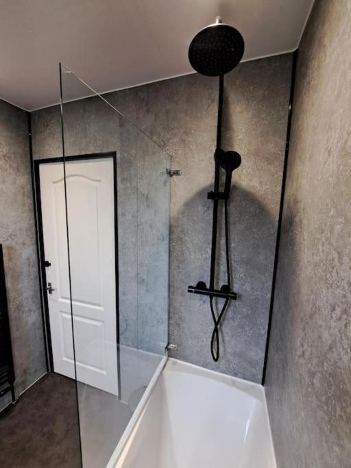 רנפרו Glasgow Apartment Close To The Airport מראה חיצוני תמונה